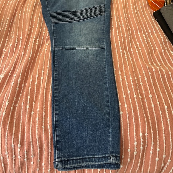 High Rise Skinny - Picture 3 of 3